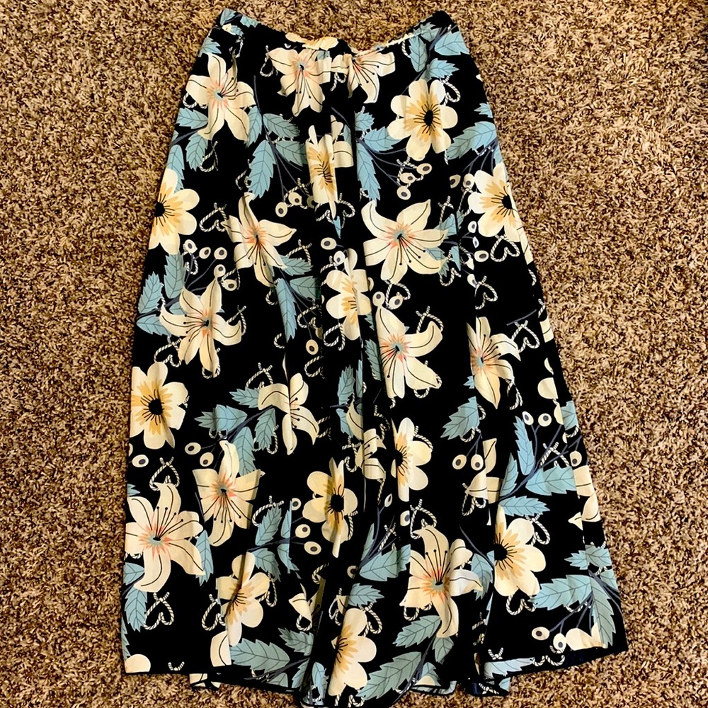 Brand is SHEIN, white, black, tan, green, pink, size Medium.